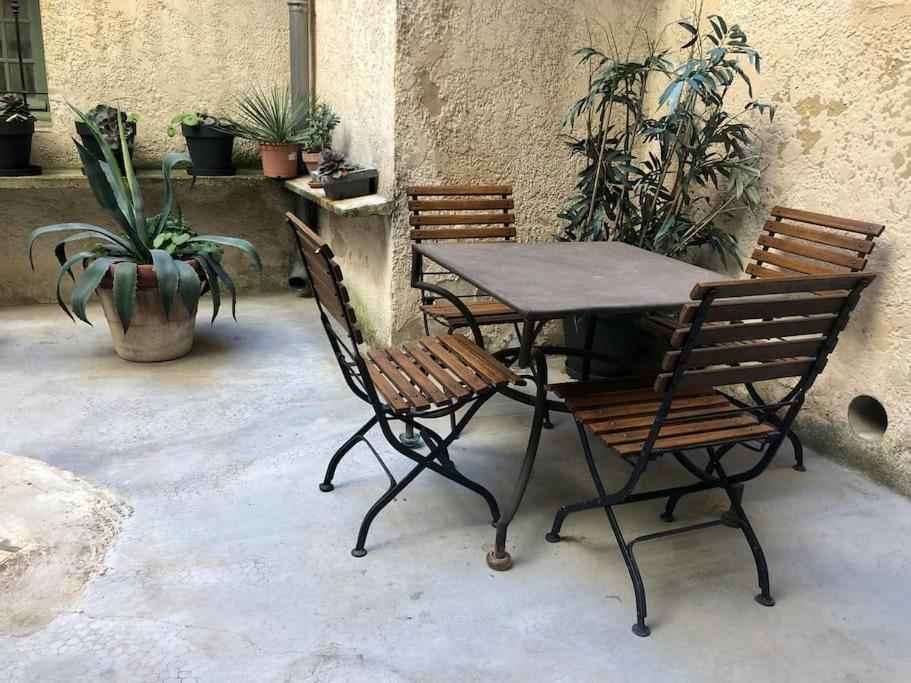 Ulysse, Appartement Spacieux Au Centre Historique D'Uzes En Rez-De-Chaussee Avec Exterieur, Proche Parking Des Marroniers Exterior photo